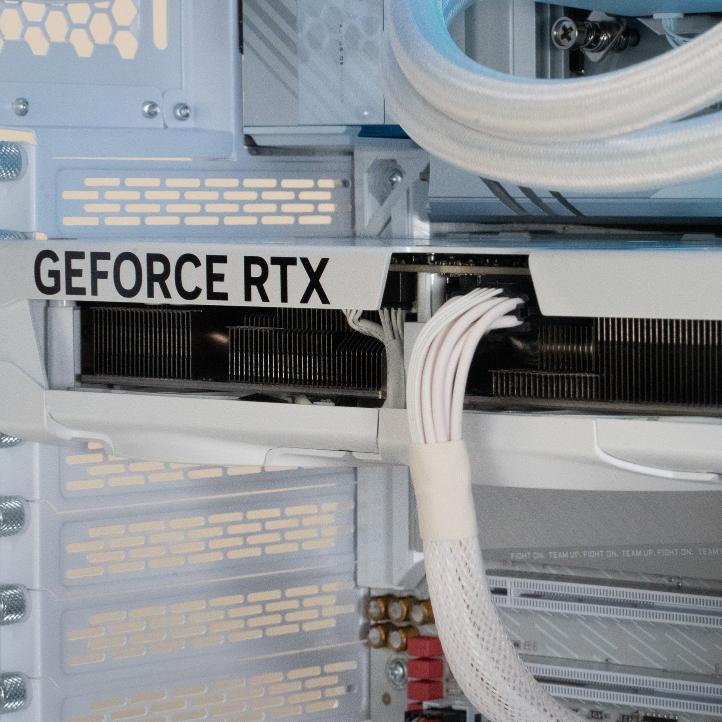 Neige - Core Ultra 7 265KF | RTX 5080 | 32GB RAM | 2TB SSD