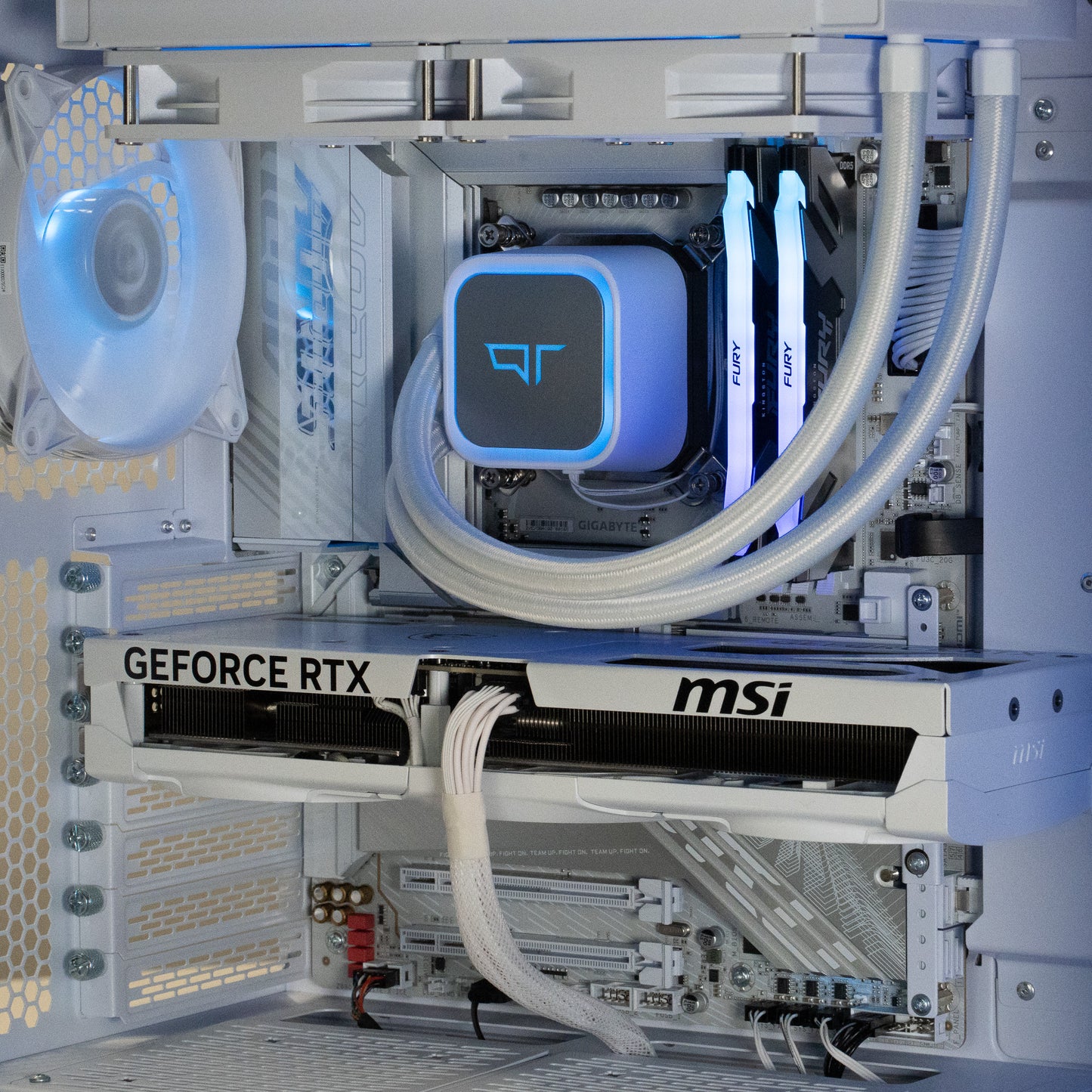 Neige - Core Ultra 7 265KF | RTX 5080 | 32GB RAM | 2TB SSD
