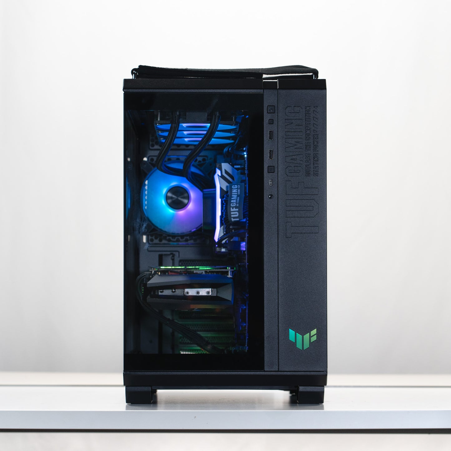 Sombre - Ryzen 7 9700X | RTX 4070 Ti Super | 64GB RAM | 2TB SSD
